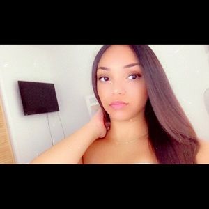 Meet your Posher, Zamira